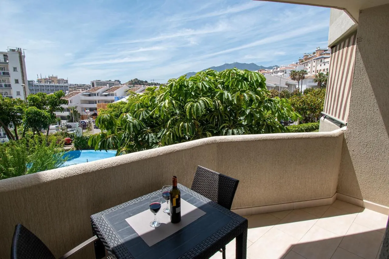Benal Beach Superb Beach Front 1 Bedroom Apartment, Sleeps 5 Benalmadena