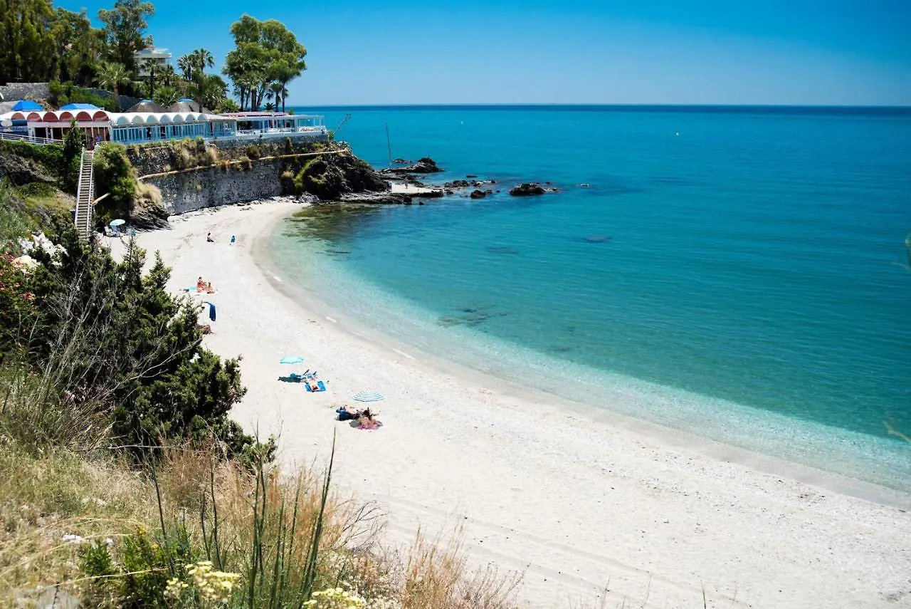 Apartment Benal Beach Superb Beach Front 1 Bedroom Apartment, Sleeps 5 Benalmadena Spain
