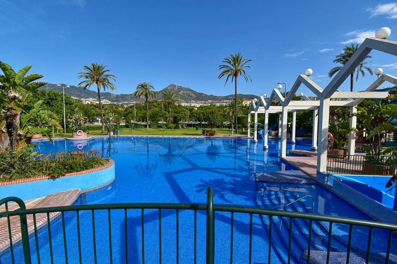 Benal Beach Superb Beach Front 1 Bedroom Apartment, Sleeps 5 Benalmadena Apartment
