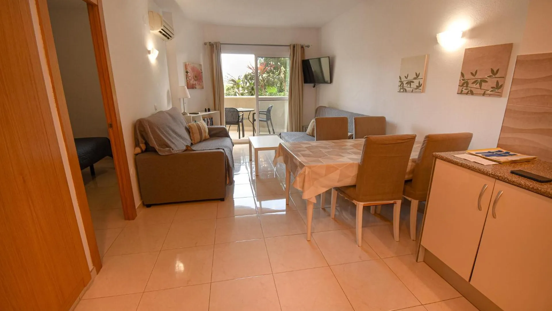 Benal Beach Superb Beach Front 1 Bedroom Apartment, Sleeps 5 Benalmadena 0*,  Spain
